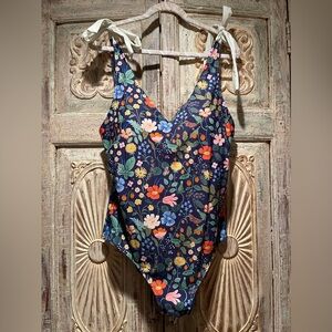 NWOT Summersalt Deep V Neckline Strawberry Fields Deep Sea Tie Backflip /20/